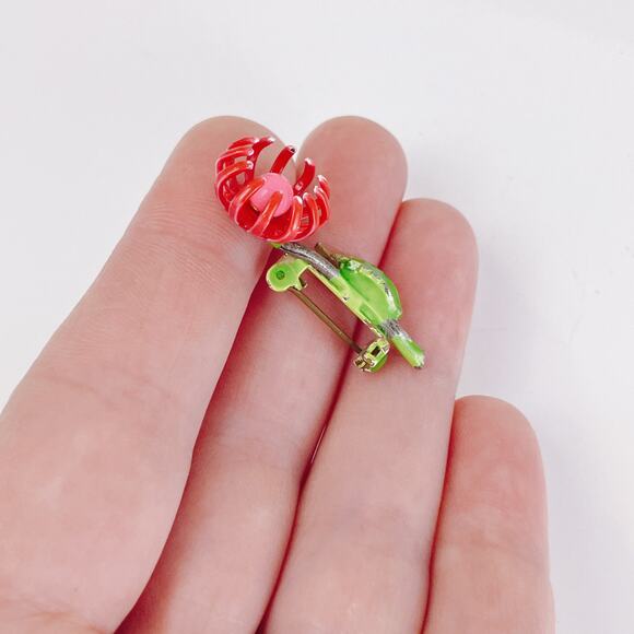 VTG 1950s Brooch Red Enameled Flower Mid Century Kitsch Glass Pin - Picture 6 of 11